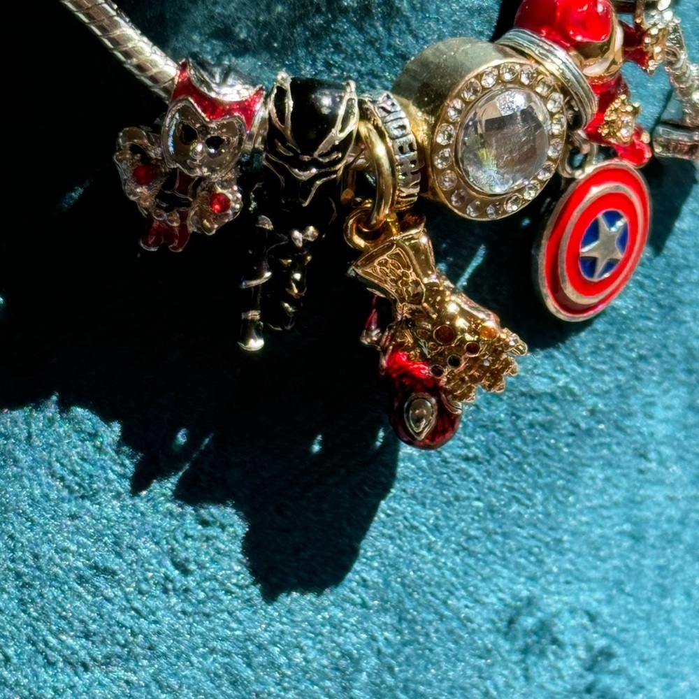 Avengers Charm Bracelet - Picture 2 of 8